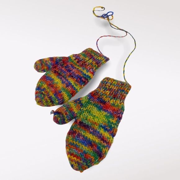 🆕 Kids Knitted Rainbow Mittens - Picture 2 of 4